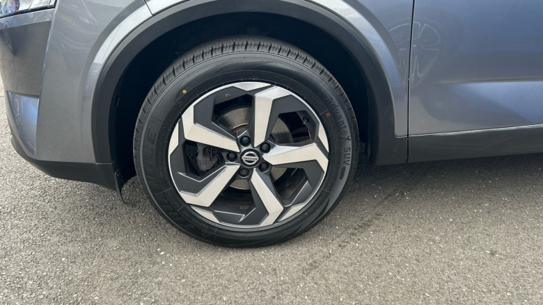 Nissan Qashqai 1.3 DiG-T MH N-Connecta 5dr Petrol Hatchback